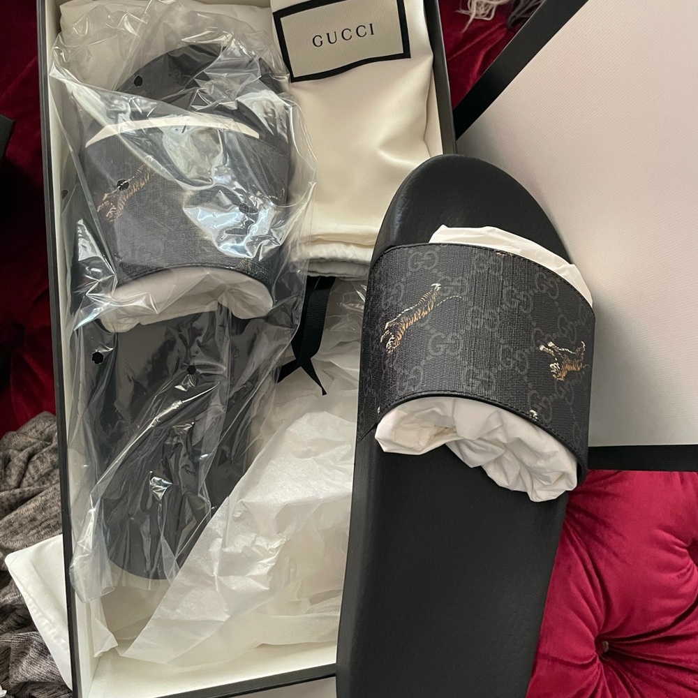 Men’s Gucci slides! Brand new never worn!